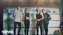 5 Seconds of Summer – She’s kinda hot