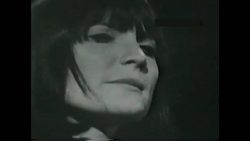 Sandie Shaw – (There’s) Always something there to remind me