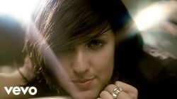 Ashlee Simpson – La la