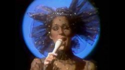 Cher – Dark lady