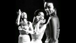Eartha Kitt – Smoke gets in your eyes