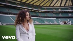 Ella Eyre – Swing low, sweet chariot