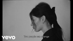 Gracie Abrams – Two people