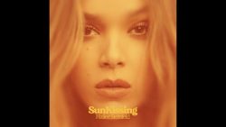 Hailee Steinfeld – SunKissing