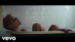 Halsey – Without me