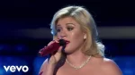Kelly Clarkson – Silent Night ft. Trisha Yearwood, Reba McEntire