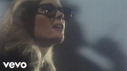 Kim Carnes – Bette Davis eyes