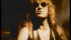Def Leppard – Two steps behind