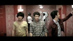 Jonas Brothers – Paranoid
