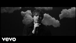 Lewis Capaldi – Hold me while you wait