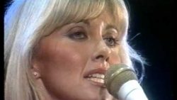 Olivia Newton-John – Hopelessly devoted to you