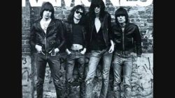 Ramones – I wanna be your boyfriend