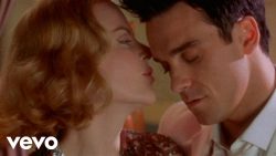 Robbie Williams & Nicole Kidman – Somethin’ stupid