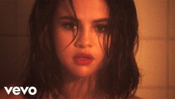 Selena Gomez & Marshmello – Wolves