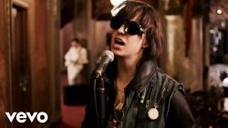 The Strokes – Under cover of darkness