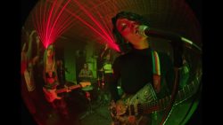 WILLOW – t r a n s p a r e n t s o u l ft. Travis Barker